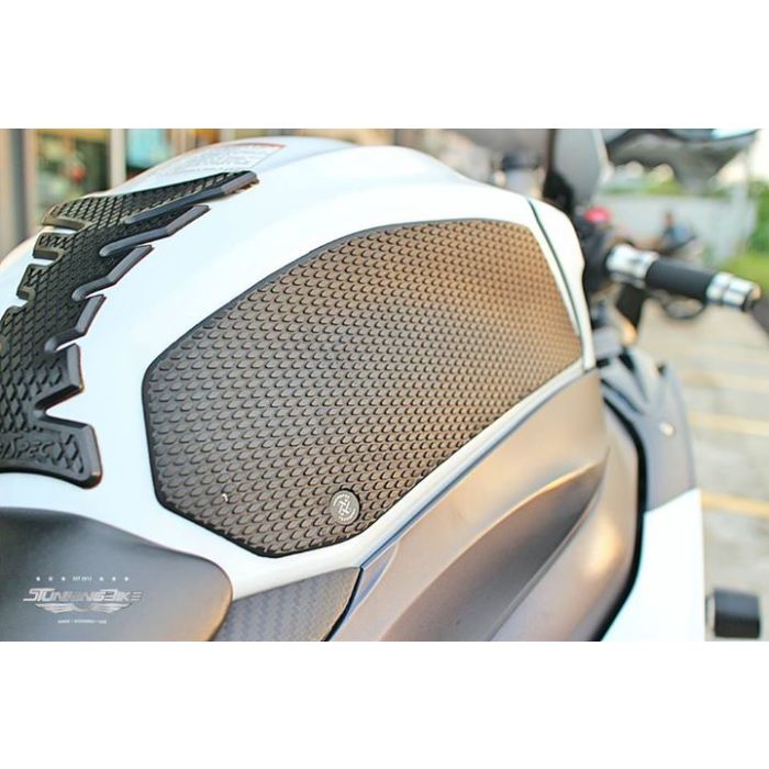 TechSpec SUZUKI GSXR 1000 (2009 - 2016) Snake Skin Tank Grips: Free Center Tank Protector 6 Included