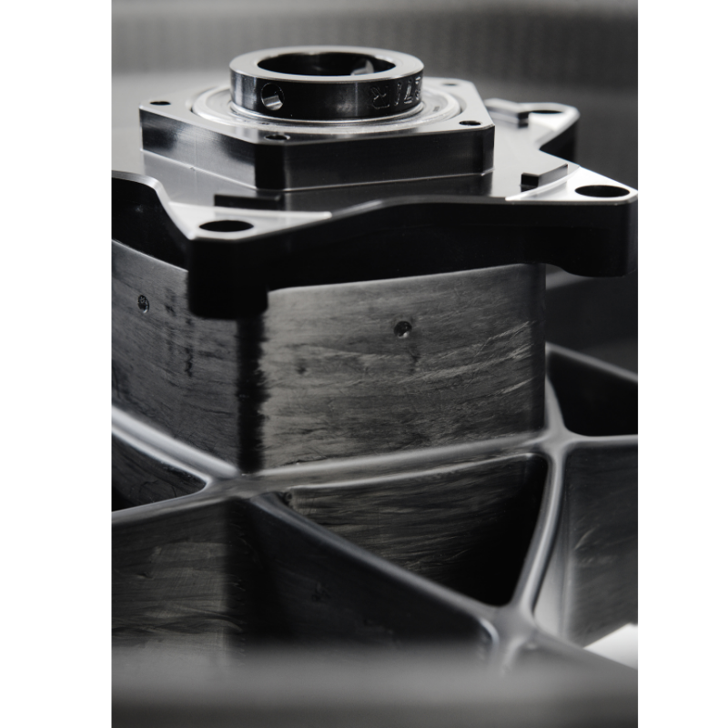 side view of rotobox bullet pro hub contruction with new stand weave carbon