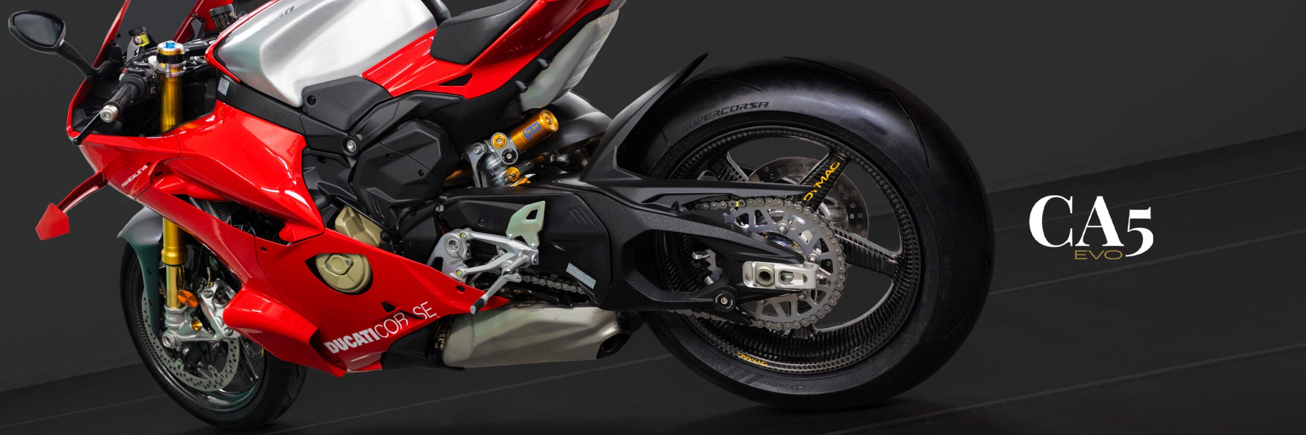 Panigale V4 with Dymag CA5 evo Twill weave 
