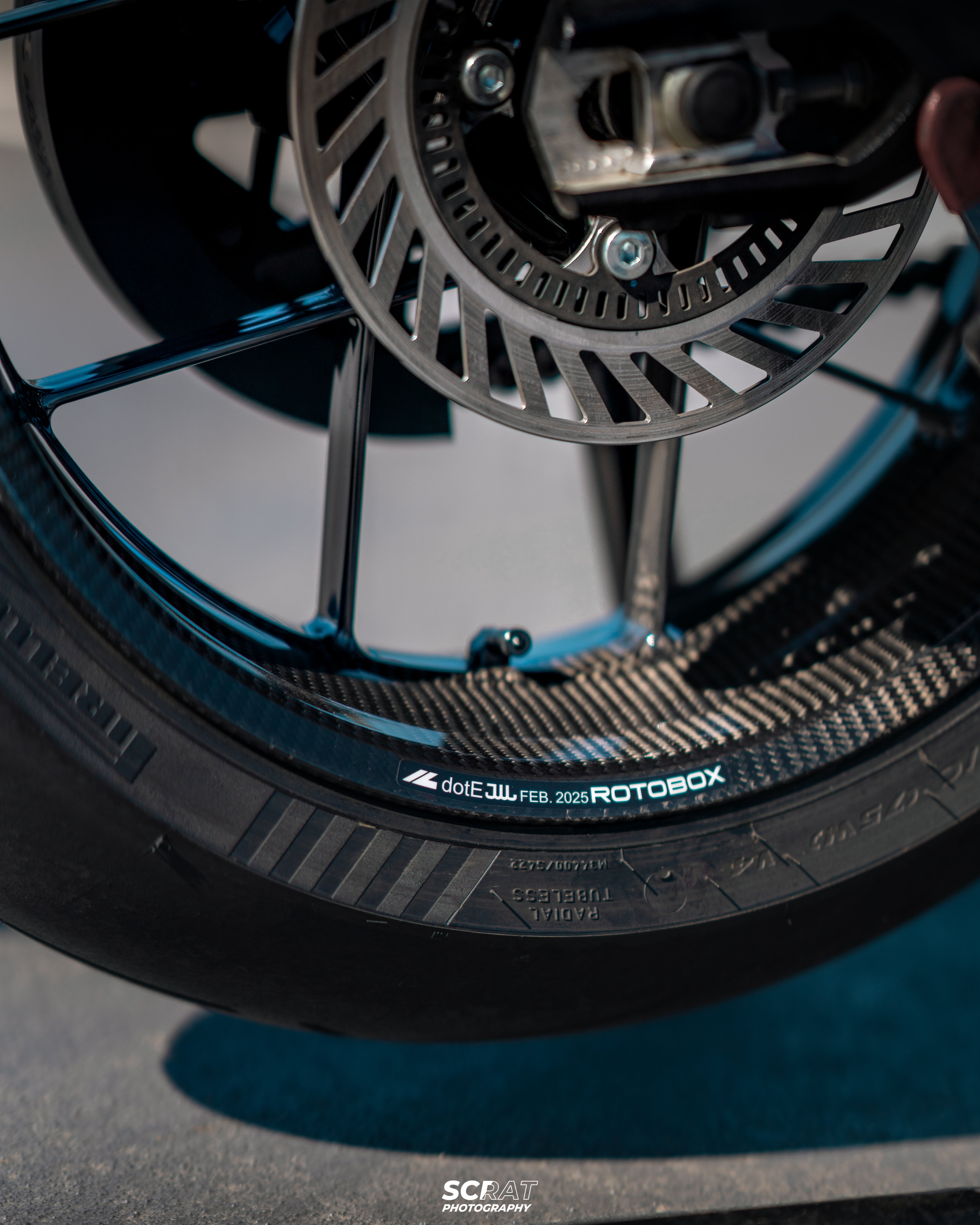 side view rotobox bullet pro rear wheel mounted on bike with tire
